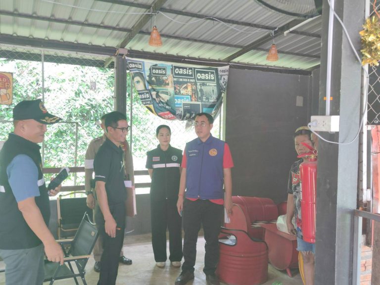 สภ.กุดข้าวปุ้น สนธิกำลังฝ่ายปกครองและสาธารณสุข ตรวจตราสถานประกอบการในพื้นที่